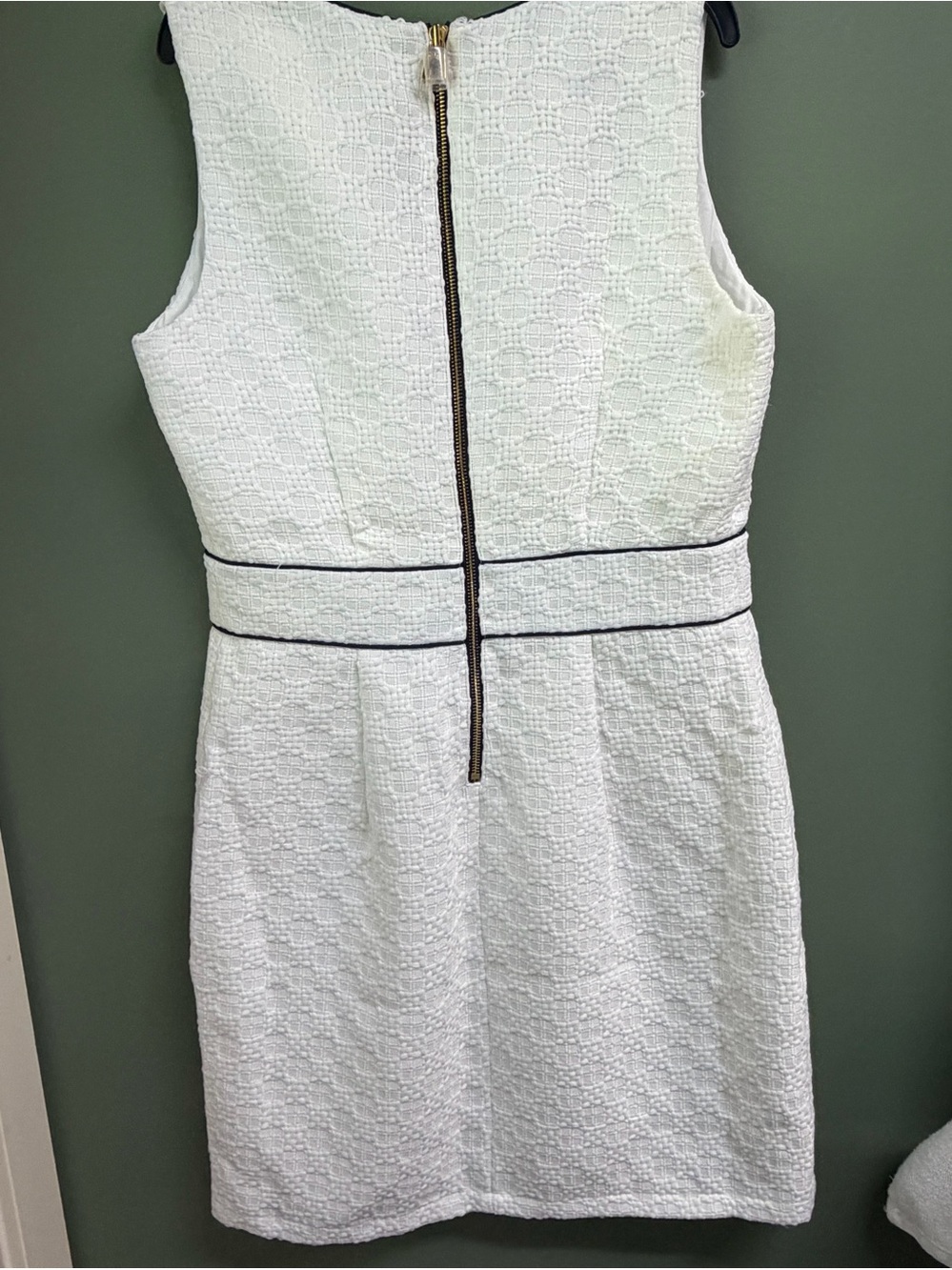 Sail to Sable White Textured Sheath with Navy Trim - Picture 3 of 6